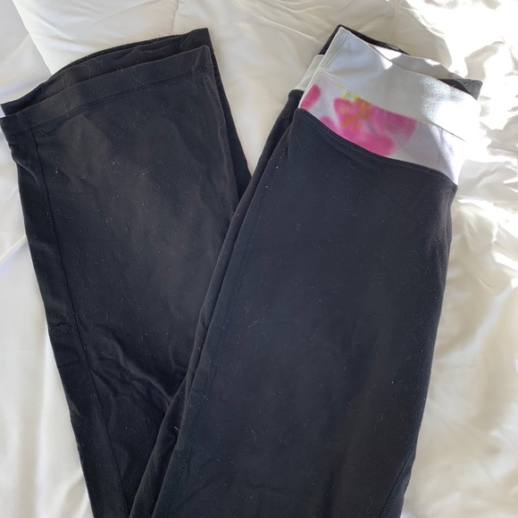 Lululemon yoga pants - Picture 2 of 3